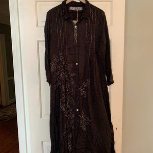 MAGNOLIA PEARL Embroidered Satin Demi Dress in Midnight